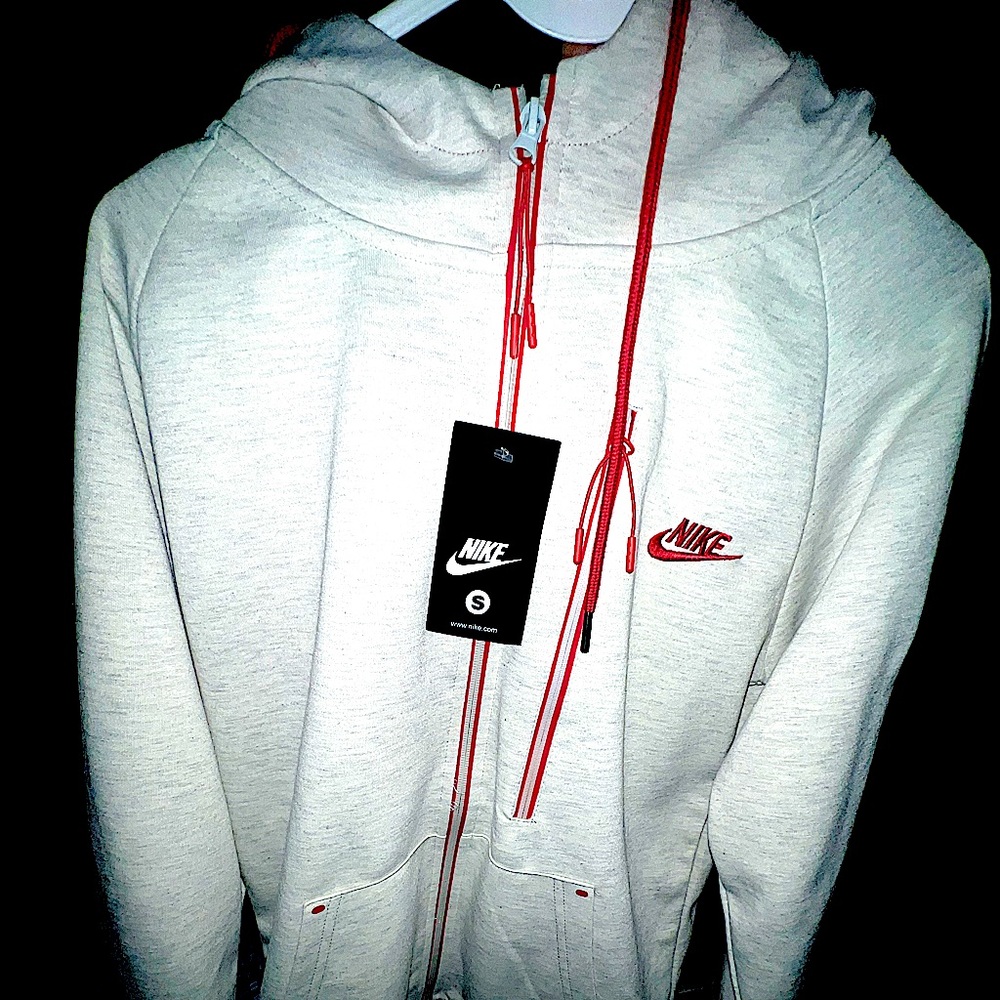 Nike tech